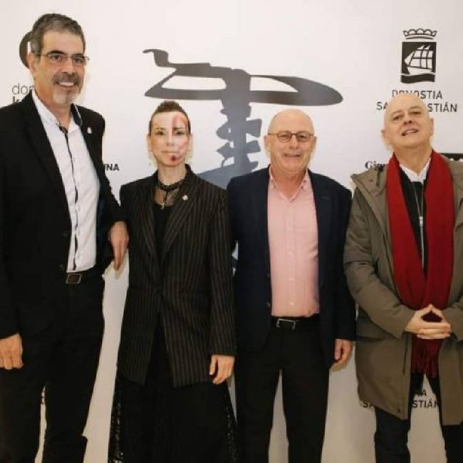 Antiguos alcaldes y actual alcalde de donostia con Isabel Verdini
